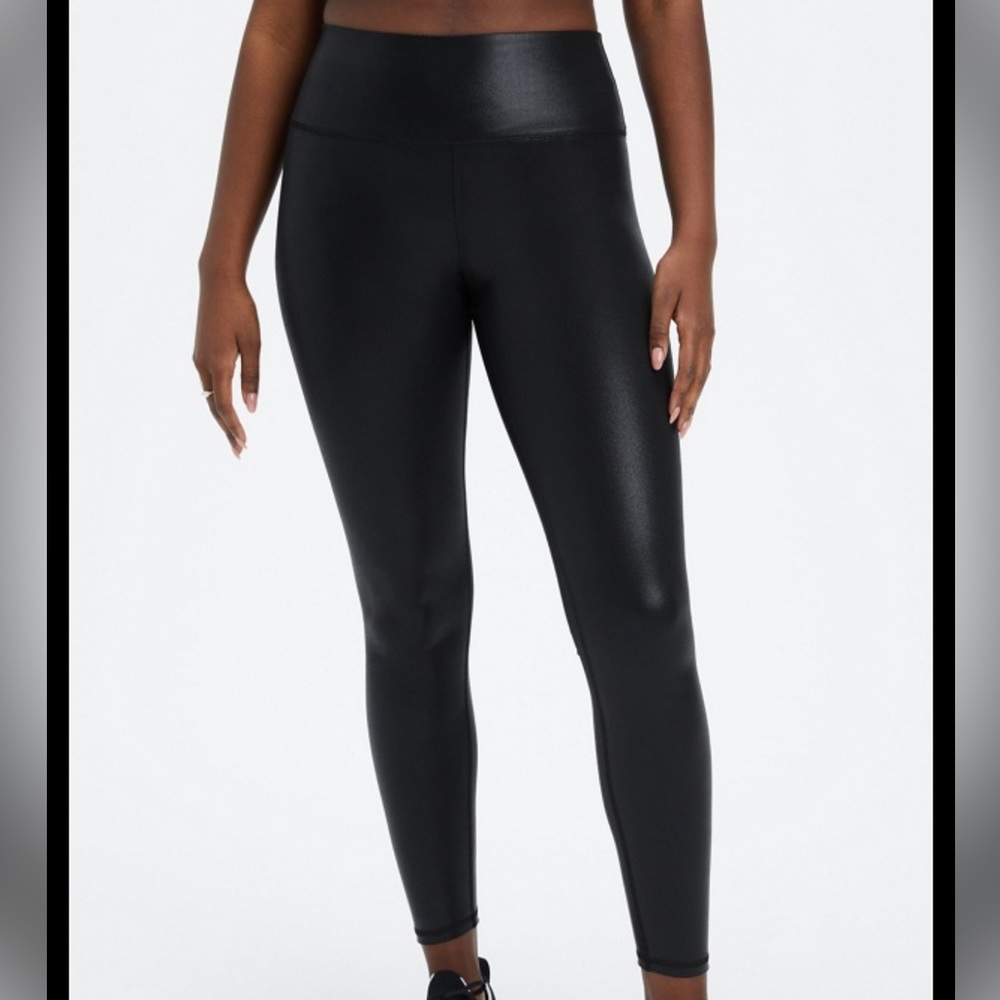 Fabletics Define “Foil” 7/8 leggings